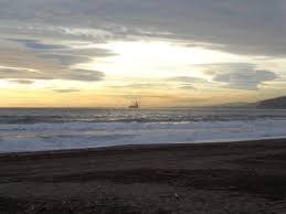 Almeria Atardecer En La Playa De Almeria Capital 36 49 2 78 N 2 26 12 97 W Cortesia De Jose Angel De La Pec Atardecer En La Playa Almeria Paisajes
