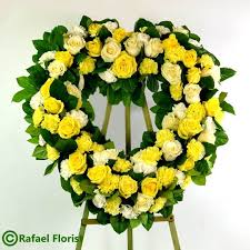 Send heart shaped flowers arrangement, order heart shaped roses bouquets, flower heart shape bouquets, heart shape flower basket online in india from indiagift. Yellow And White Heart Shape Memorial Service Flowers With Roses And Carnations