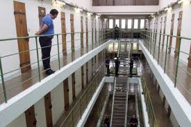Prison De Nimes Un Detenu Se Suicide Metropolitain