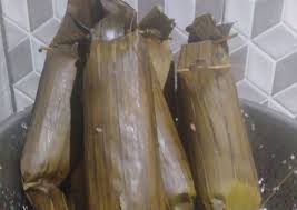 Ingin berkreasi menggunakan botol bekas di rumah? Cara Membuat Lontong Daun Pisang Metode Aron Yang Gurih