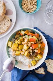 Rezept Fur Gemusecurry Mit Tofu Und Erdnusstopping Pinkepank Gemuse Curry Tofu Curry