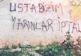 Zamanin Yarini Dedi Platonik Ezik Her Beyzadenin Pesinde Ucusan Fahise Kuklacik Sanat Duvar Sozleri Duvar Alintilari
