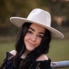 Hi families! My name is Mariah Harvey and I am seeking a Part-time  Nanny/Sitter position