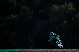 Kemudian, bagi dua gambar ini sekali lagi, kali ini secara horisontal. Valentino Rossi Banyak Perubahan Di Motogp Tetapi Kadang Tak Mungkin Halaman All Kompas Com