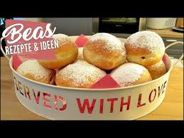 Bei Uns Heissen Sie Einfach Berliner Krapfen Und Werden Das Ganz Jahr Uber In Jeder Backerei Angeboten Aber Beso Berliner Krapfen Krapfen Backen Krapfen Rezept