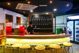 What companies run services between subang jaya, malaysia and cyberjaya, malaysia? Eat Drink Kl Farmer S Bar Subang Parade