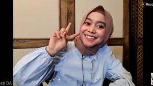 Ku akan menyayangmu sampai waktu memanggilku selalu menjagamu janjiku pada tuhanku lesti aku terlanjur teramat sayang padamu aku tak sanggup bila harus berpisah darimu kekasihku fildan dan lesti ku akan menyayangmu sampai waktu memanggilku haaaa haaaa haaaahaaa fildan hari terus berganti ku takut engkau pergi lesti kau telah ku miliki. Chord Gitar Lebih Dari Selamanya Lesti Feat Fildan Ku Akan Menyayangmu Sampai Waktu Memanggilku Tribun Padang