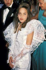 Maybe you would like to learn more about one of these? Angelina Jolie Ihr Beauty Wandel In Bildern Gala De