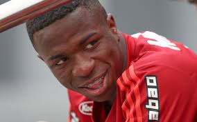 Jornal afirma que Vinicius Junior pode ficar no Real até agosto e depois  voltar ao Fla