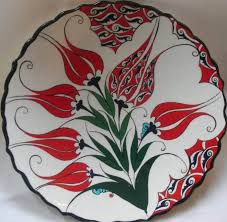 Kirmizi Laleli El Yapimi Cini Tabak Modeli Desenler Yeni Sanat Sanat Desen