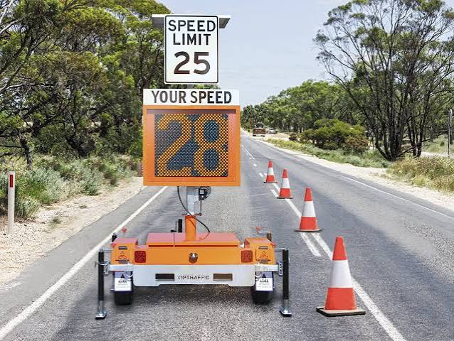 What Do Different Colors On Flashing Speed Limit Signs Mean?