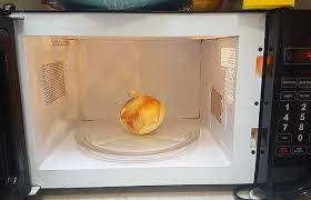 Mikrodalga fırın kullanırken, ısıtmak istediğiniz gıdanın hangi derecede ısınabileceğini bilmek çok önemlidir. Mikrodalga Firininizi Yalnizca Yemek Isitmak Icin Mi Kullaniyorsunuz Cok Sey Kaybediyorsunuz Onedio Com