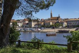 Es liegt im südwesten frankreichs, in der region aquitanien. Walking Holidays In France S Dordogne Region