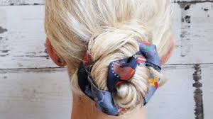 Foulard cheveux rétro à pois, imprimé léopard, rayures etc! Idees Pour Se Coiffer Avec Un Foulard 18 Photos Pour S Inspirer Cosmopolitan Fr