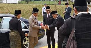 Bendera negeri perak mempunyai tiga warna iaitu putih, kuning dan hitam. Duli Yang Teramat Mulia Raja Muda Perak Legacy Rmmaziz Facebook