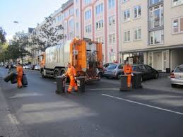 Müllabfuhr, das sei ein „knallharter job, so formuliert es ein weiterer müllwerker. Restmull Landeshauptstadt Dusseldorf