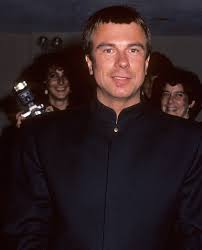 Pronunciation of thierry mugler with 1 audio pronunciation, 1 meaning, 3 translations, 4 sentences and more for thierry mugler. Kak Terri Myugler Vernulsya V Modu Genialnym I Neuznavaemym Buro