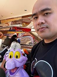 Leslie Ealy's Instagram, Twitter & Facebook