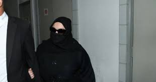 Padahal datin rozita mohamad ali awalnya didakwa melakukan percobaan pembunuhan terhadap pembantunya yang saat itu berusia 19 tahun, suyanti sutrinso. Remember Datin Rozita She Is Out On Bail After Serving Just 2 Months In Jail