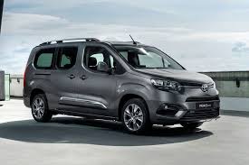 Proace City Verso Ludospace Psa A La Sauce Toyota Toyota Berlingo Voiture 7 Places