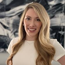 Sarah Long's Instagram, Twitter & Facebook