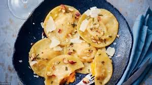 Ravioles De Butternut Beurre Aux Noisettes Et A La Sauge Butternut Recettes De Cuisine Alimentation