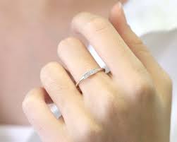 14k Gold 5 Diamond Ring Dainty Diamond Ring Minimalist Diamond Etsy Diamond Bands 14k Gold Ring Diamonds Diamond Rings Bands