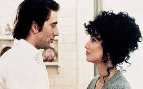 Stregata dalla luna film completo 1987 cineblog01 altadefinizione. Stregata Dalla Luna Anche In Streaming Cielo Tv
