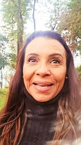 Estou a 3 meses em Lisboa e neste período conclui uma transição a partir de  curas profundas que me permitiram fechar ciclos que me levavam a repetir  experiências, e pude me abrir para experimentar ...