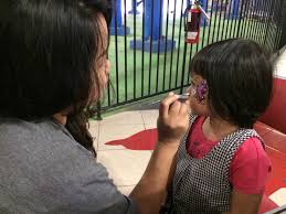 Pensil ini terbuat dari sejenis arang halus dan biasa digunakan untuk menggambar atau melukis potret. Sulap Wajah Dan Tubuh Jadi Berwarna Bersama Etsa Face And Body Painting Jateng Live