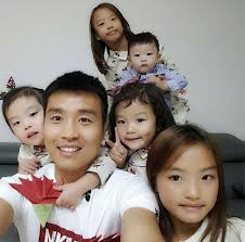 Born 29 april 1979) is a south korean football striker who currently plays for jeonbuk hyundai motors. Lee Dong Gook S Children Successfully Surprise Him On His Birthday Kissasian