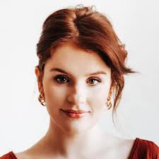 Helen Roy's Instagram, Twitter & Facebook