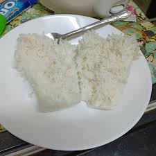 Tumiskan bahan hiris beserta buah pelaga,kayu manis masukkan lauk yang separa masak ke dalam periuk pengukus (tempat yang selalunya kita bubuh air). Cara Mudah Masak Nasi Sikit Agar Tak Membazir Berkerak Sesuai Untuk Sorang Makan Maskulin