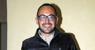 Genera polémica presentación de Mauricio Clark