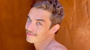 José Mata celebra dia especial com foto inédita e afirma: "O amor  triunfará, sempre"