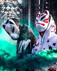 Howl For Totem Wolf Of All Streets Check Out Our Page Streetwear Inspired By Fotografi