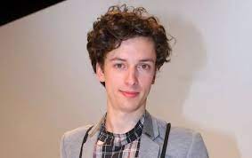 Zahrál si jednu z hlavních rolí v televizní pohádce o dívce, která šlápla na chléb, pracuje v dabingu. Jan Cina Z Tvare Zivotni Priznani A Pak Budu Se Zenit Ahaonline Cz