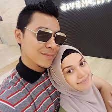 Kamu adalah golongan yang rugi kerana tidak melawat blog ini. Gosip Artis Terkini Sweetkan Syamsul Sarah Facebook