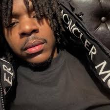 What the hell kind of cigar is that R. Kelly? 👀 😂