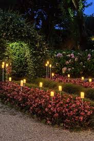 Decorare Con La Luce Un Matrimonio In Giardino Matrimonio In Giardino Giardino Feste In Giardino