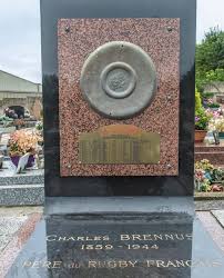 The bouclier de brennus, or brennus shield in english, is a trophy awarded to the winners of the french rugby union domestic league. Le Bouclier De Brennus A Jamais A Franconville