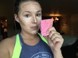 I Used A Dish Sponge To Do My Makeup & This Is What Happened — PHOTOS