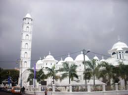 The abidin mosque is terengganu s old state royal mosque built by sultan zainal abidin ii between 1793 main entrance of floating crystal mosque or masjid kristal in wan man along terengganu river nearby kuala terengganu, malaysia. Masjid Putih Kuala Terengganu A Photo On Flickriver
