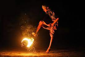 Bola api misterius disebut muncul di atas langit india yang membuat warga lokal panik, khawatir itu adalah roket china yang hilang kendali. Sepak Bola Api A Game Where Football Is Played With Fire