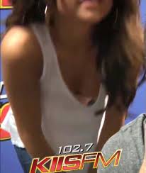 Selena Gomez Downblouse (3 Photos + GIF + Video) | #TheFappening