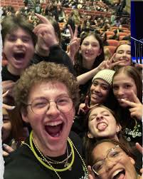 speaks 6 languages. 🐝 COME SEE PCSB @kismetartsokc this weekend!! I'll be 