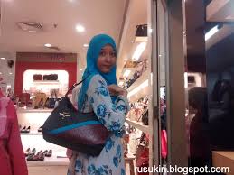 See more ideas about rino, malaysia, bags. Sembonia Carlo Rino Perkenal Koleksi Beg Tangan Terbaru Nukilan Budak Flat