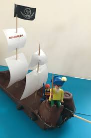 Activite Manuelle Pirate Fabriquer Un Bateau Pirate Avec Une Boite A Oeufs Explorador Activite Manuelle Pirate Boite A Oeuf Activite Manuelle Bateau