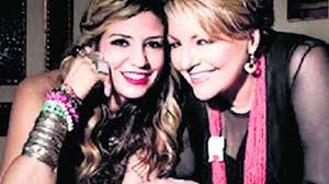 La Chiquis -como se llama afectuosamente a la hija mayor de la legendaria  Jenni Rivera- y Paola se pudieron encontrar gracias a “Lo que no sirve,  estorba”