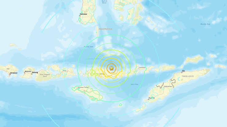Tsunami warning in effect after 7.7 magnitude quake strikes off Indonesia coast; residents urged to move to higher ground